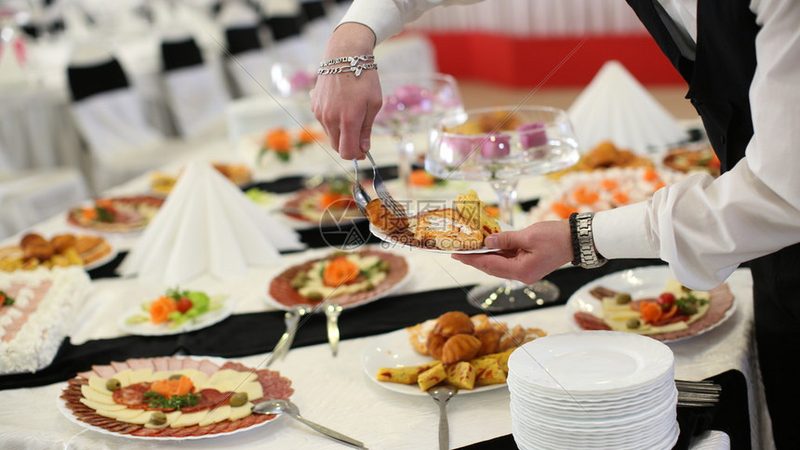 休闲食品批发入门：新手如何找到可靠的厂家直销**